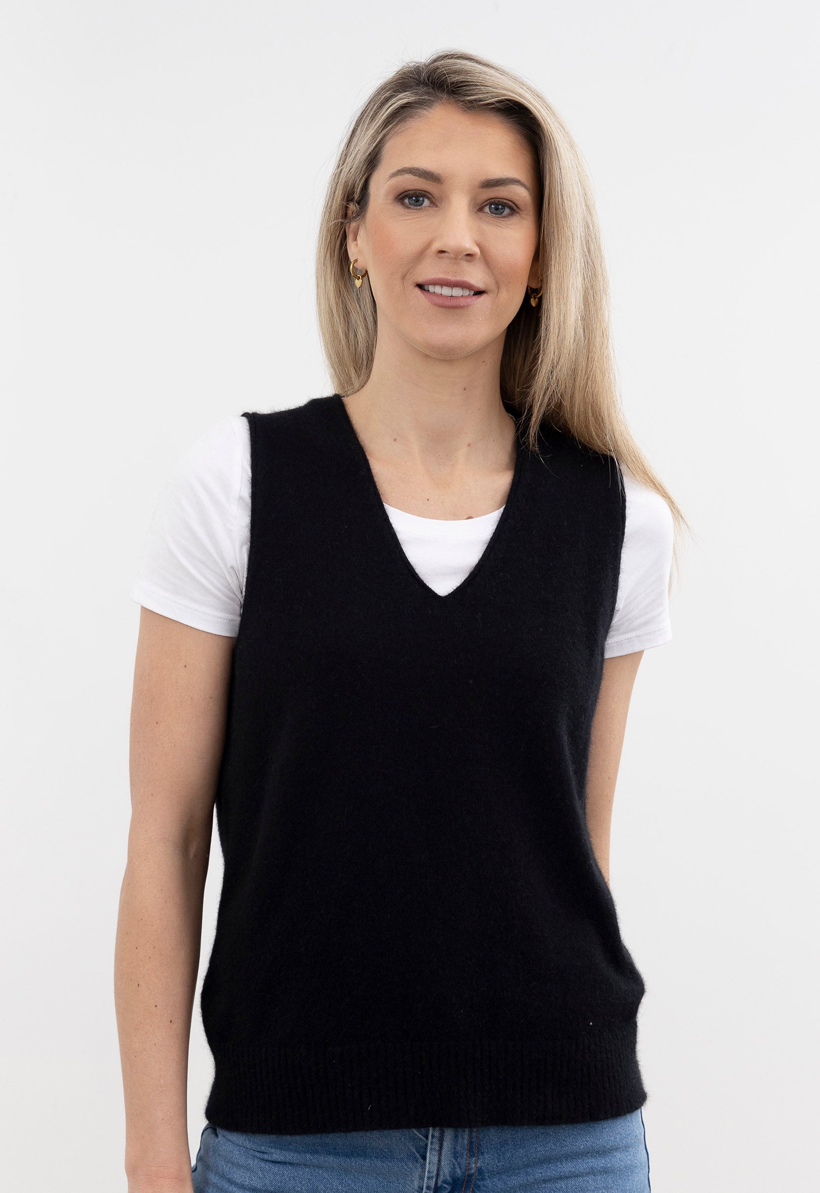 Merino Possum Golf Vest Black | The Wool Company