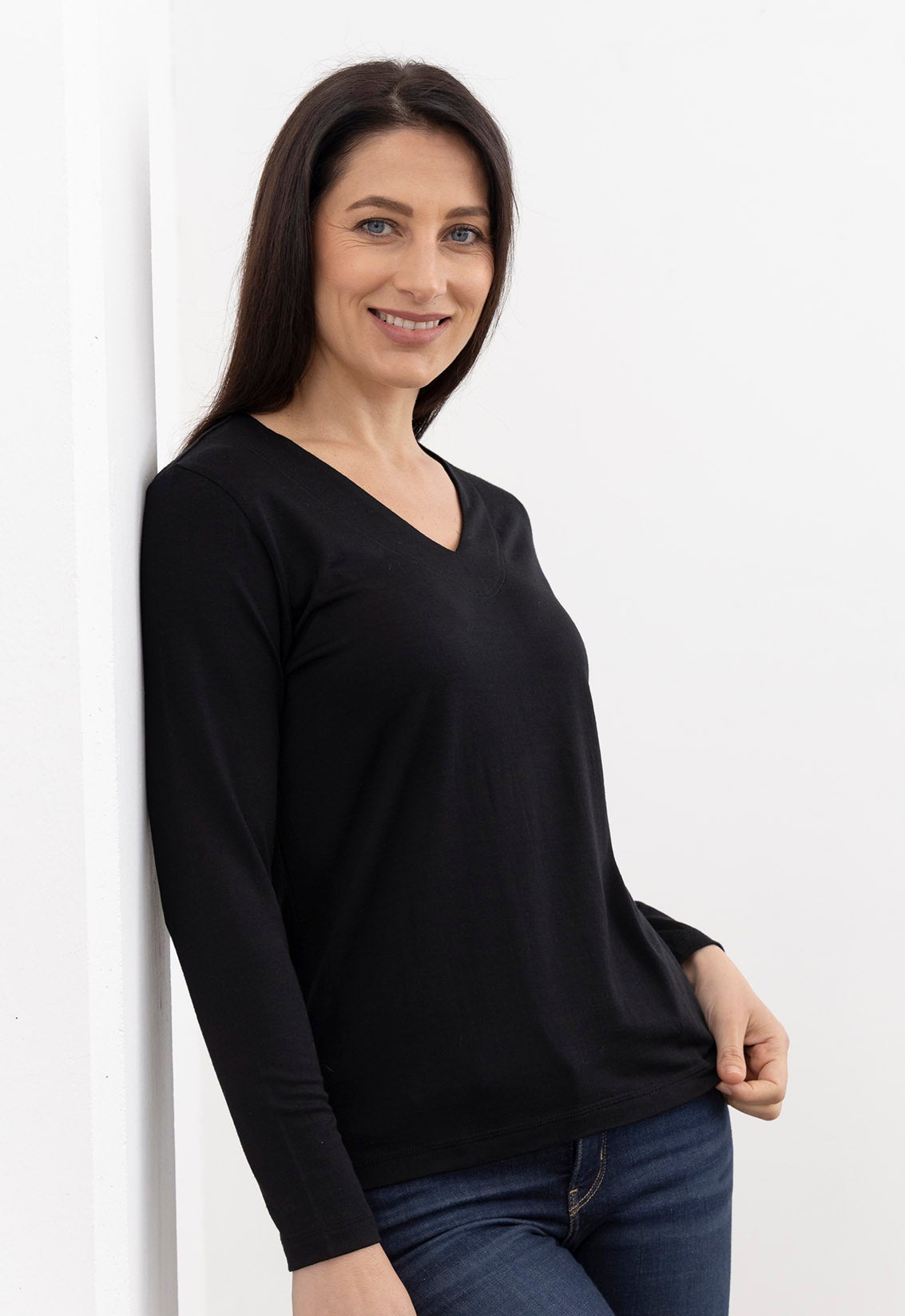 Merino TWC V Neck Black | The Wool Company